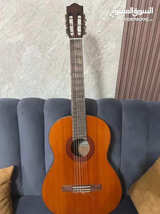 guitar classical yamaha c70 جيتار كلاسيكال    نوع ياماها احترافي شبه جديد مع اوتارو الاصلية