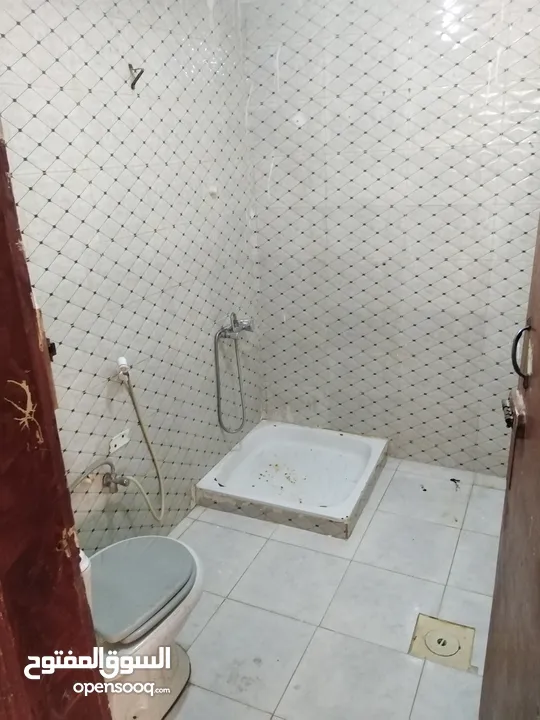 شقة للإيجار في الزرقاء الجديدة بالقرب من مسجد أبو عديلة و مدرسة الوليد بن عبد الملك