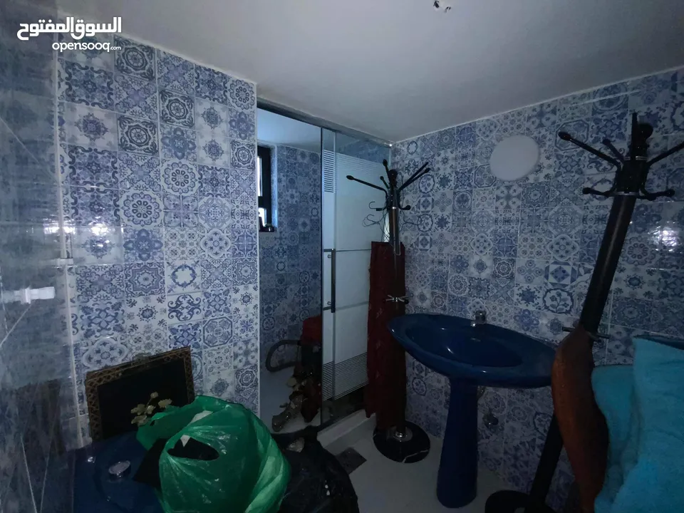 لقطة، شقة روف طابقية عبدون شارع دمشق