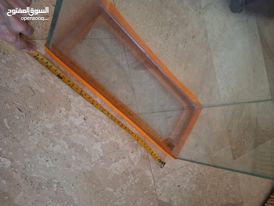 fish tank  حوض سمك مستخدم استخدام يوم واحد فقط  القياسات موضحه في الصوره  زجاج
