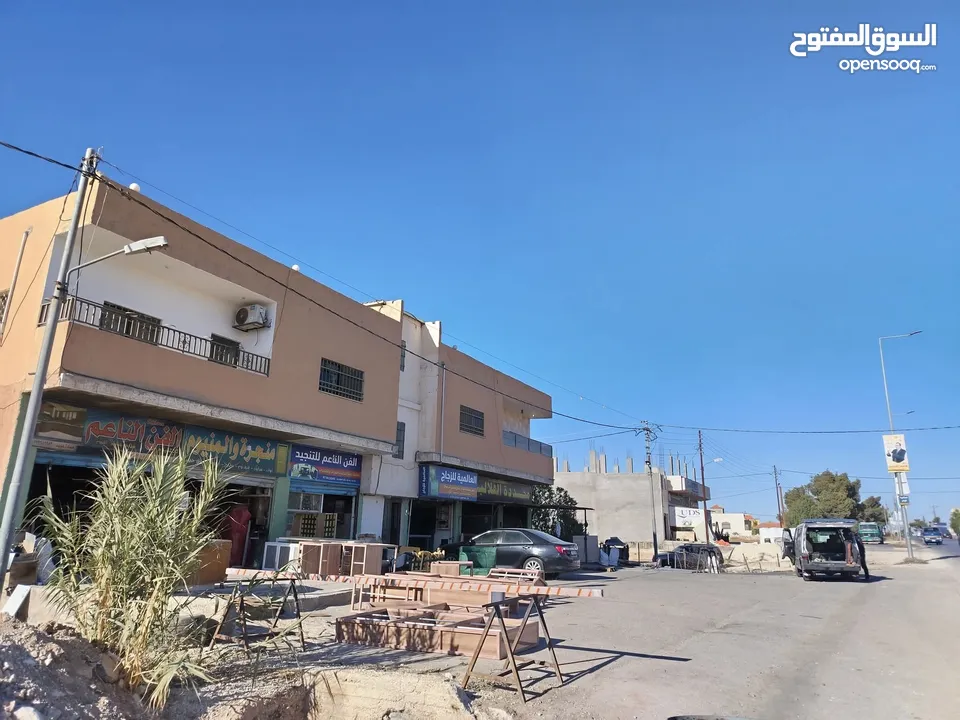 عقار ومجمع تجاري للبيع