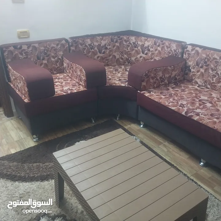 جلسه كاملا الاتي خشب 16 مستعمل نظيف بحاله جيده طول رتفاع 34 سانتي
