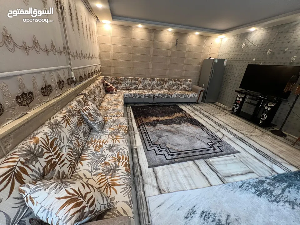شقه داخل منطقه ام السماق / جنب مدارس الدر المنثور