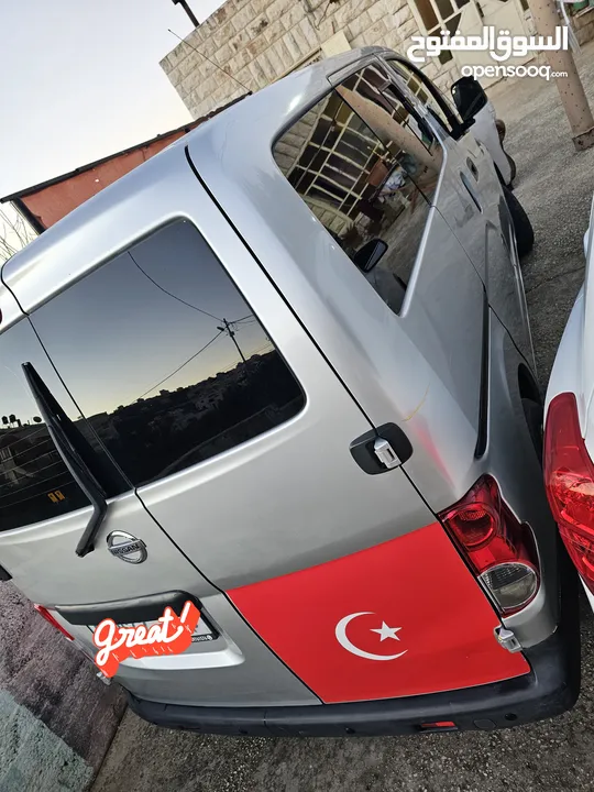 باص نيسان nv200