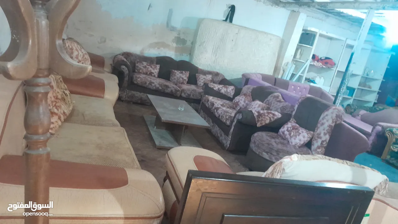اثاث مستعمل مشكل وغرف نوم وكنب وخزائن وثلاجات ونثريات.وتخوت.وثريات