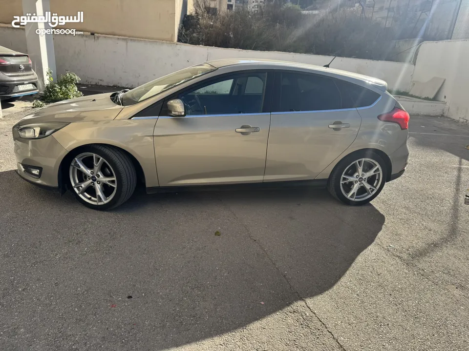 فورد تيتانيوم
