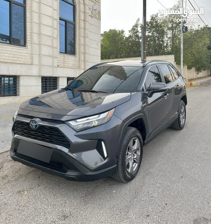 Toyota RAV4 XLE 2024