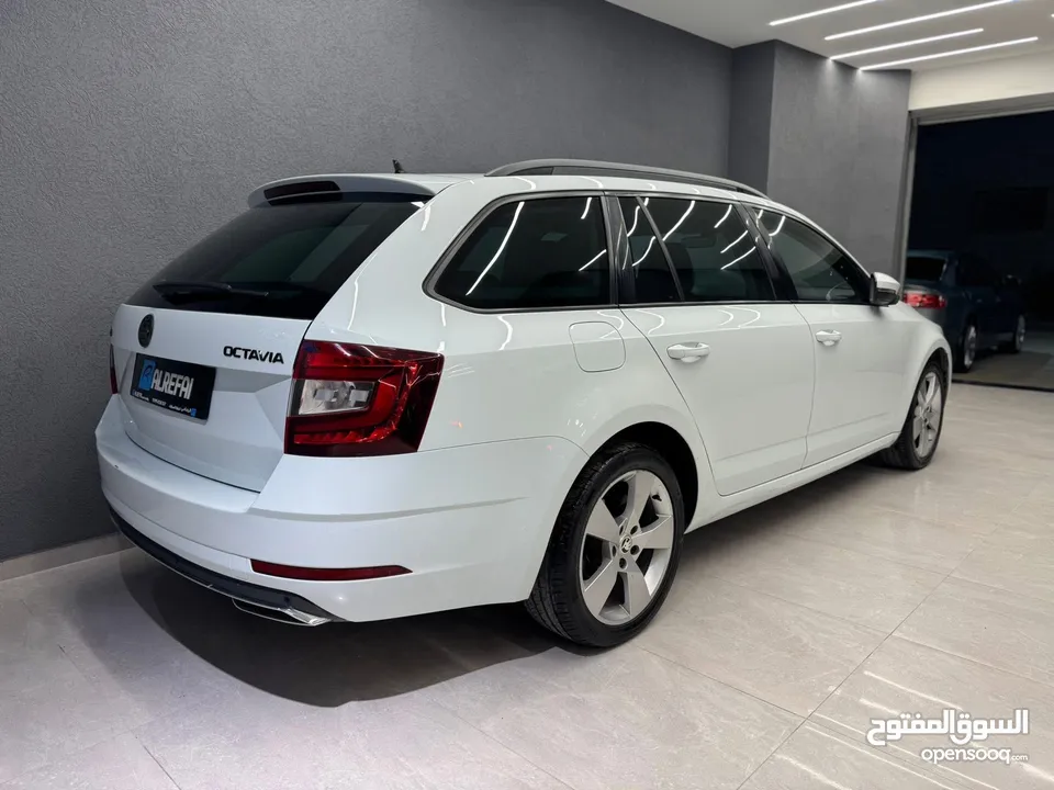Skoda Octavia station