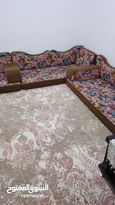 طقم عربي بحالة ممتازه