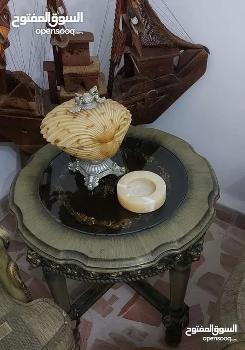 طقم كنب مع طاولات