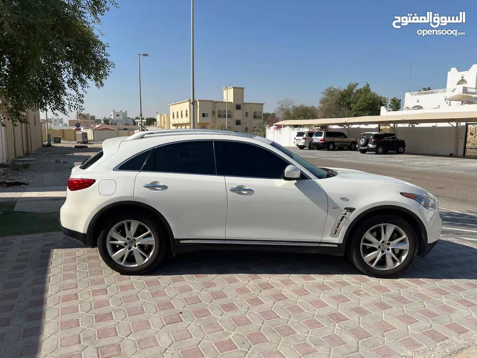 إنفينيتي QX70