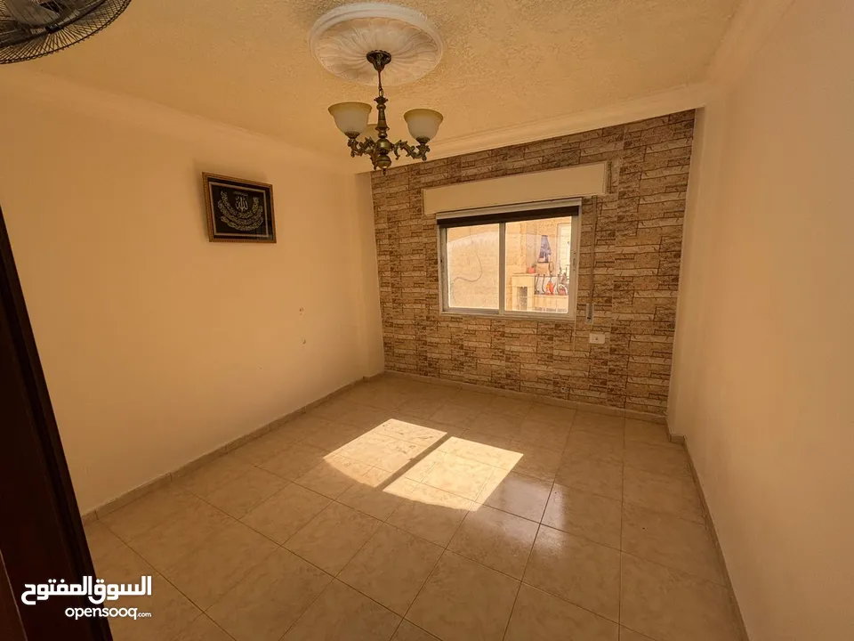 شقه لإيجار الشهري طابق 3 مع مصعد بريموت كل طابق 2 شقه  الحي الجنوبي قرب مطعم فول ونار عمارة الشيماء