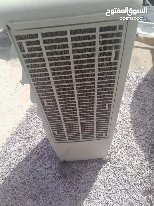 مجموعة أدوات منزلية وخردوات مستعملة بحالة جيدة،