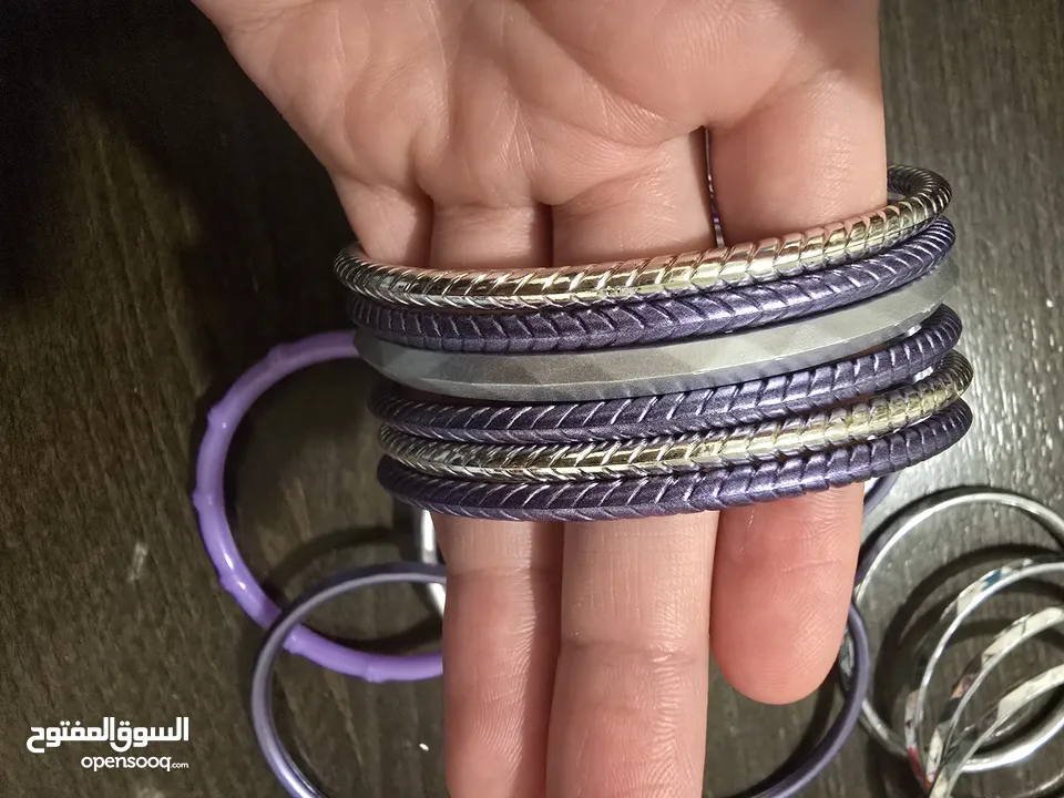 اساور بلاستيك بنفسجي، وفضي عدد 15