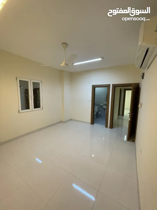 flat W/AC to rent nearest Muscat Mall/شقة مكيفة للإيجار قريب مسقط مول