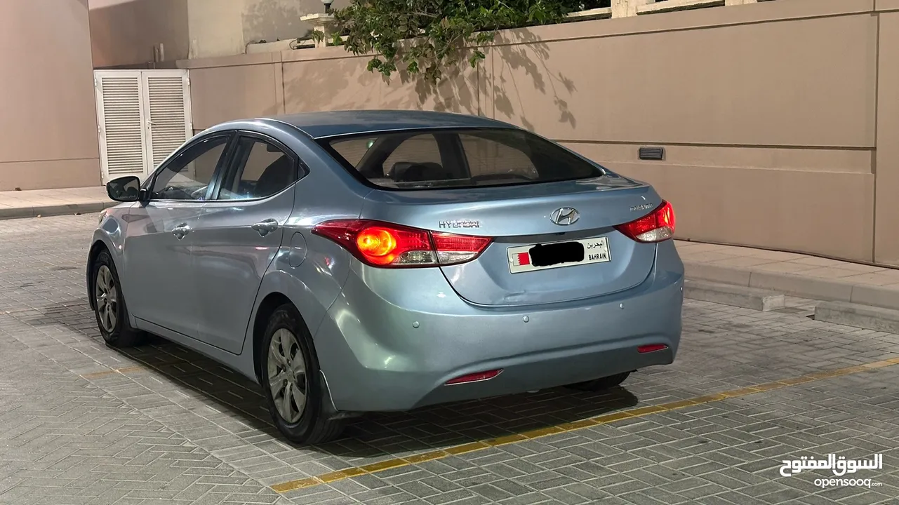 للبيع هونداي النترا موديل 2012 نظيف جدا   For sale Hyundai Elantra model 2012 is very clean