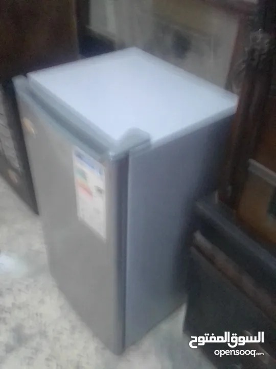 ثلاجة مكتب شبه وكالة