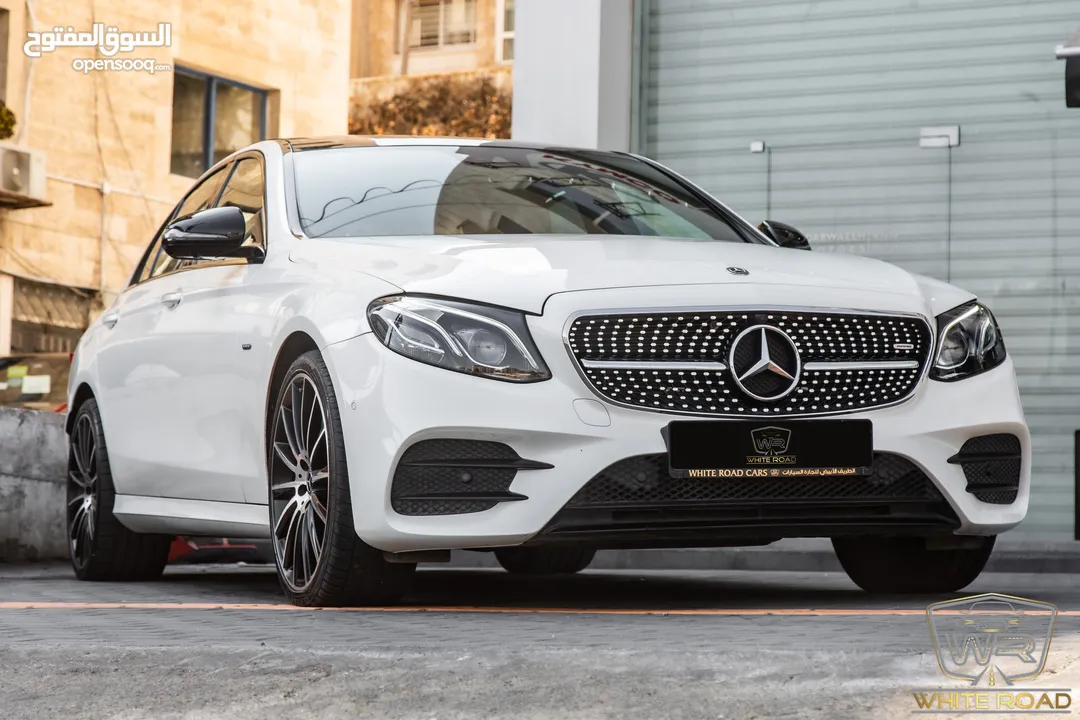 Mercedes E350e Plug in hybrid Amg kit Night Package 2018   السيارة وارد الشركة و قطعت مسافة 50,000
