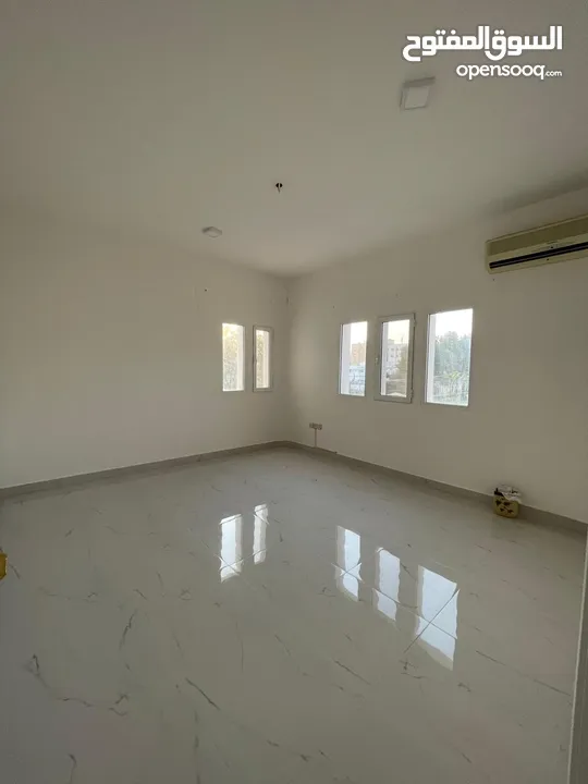 room for rent near to the village  غرف للأيجار الحيل الشماليه the village