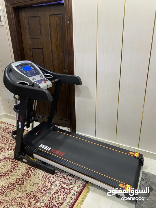 جهاز ركض من ماركة world fitness المشهورة بحالك جديدة تماماً للبيع بسعر مغري