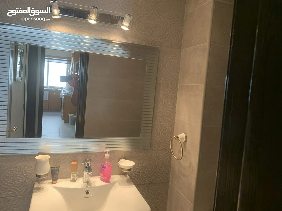 شقة ارضية للبيع - عبدون الشمالي- قرب السفارة البريطانية. Flat for sale-Abdoun-Near British embassy