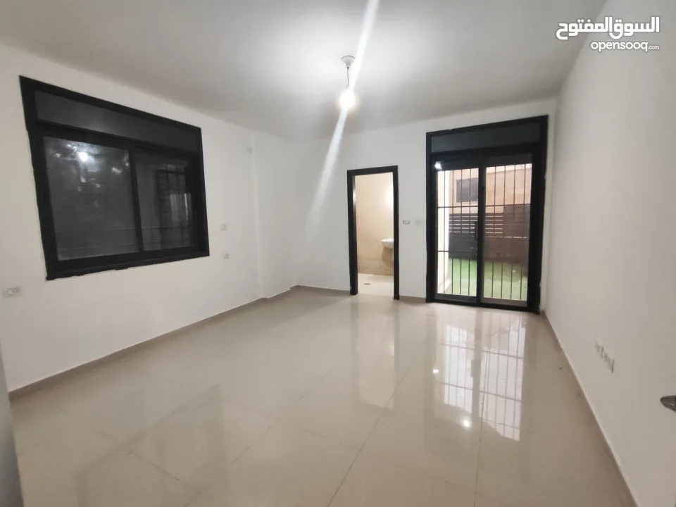 شقة غير مفروشة مع حديقه للايجار في عين مصباح