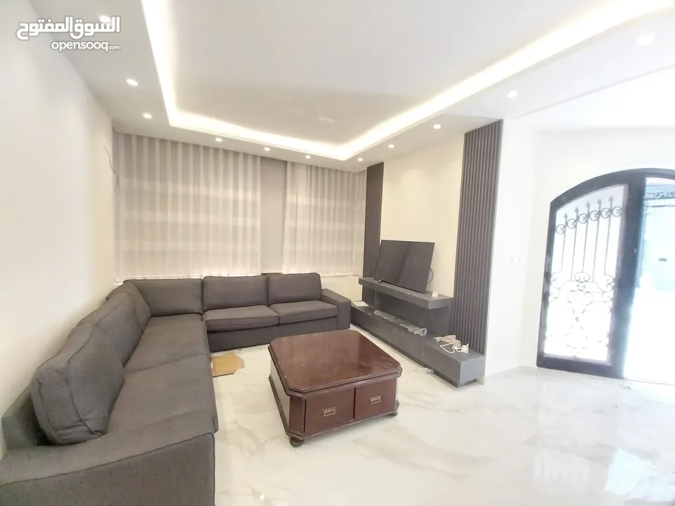 شقة غير مفروشة للإيجار 200م2 ( Property 19443 )-174977282