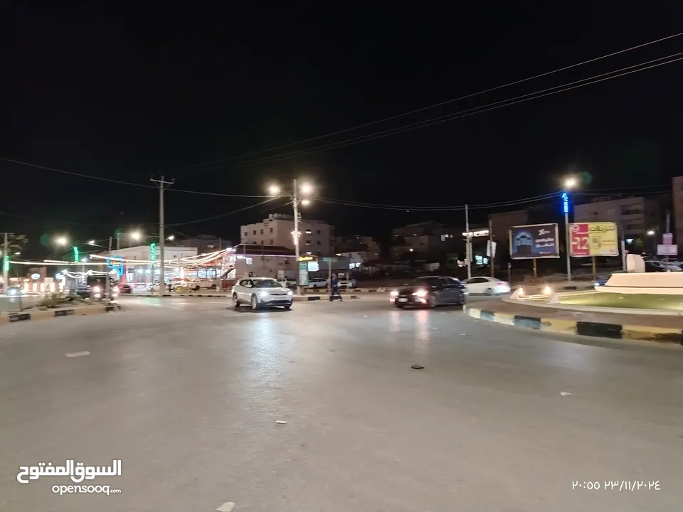 مخزنين عدد 2 للايجار بقرب من مجمع عمان وشارع اربد الحصن ودوار اليوسفي وقهوة هيبرد حلويات ميدان شامي
