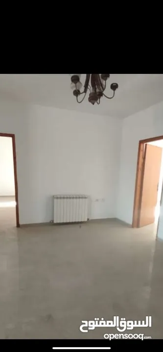 ثلاث غرف نوم غير مفروشة للايجار