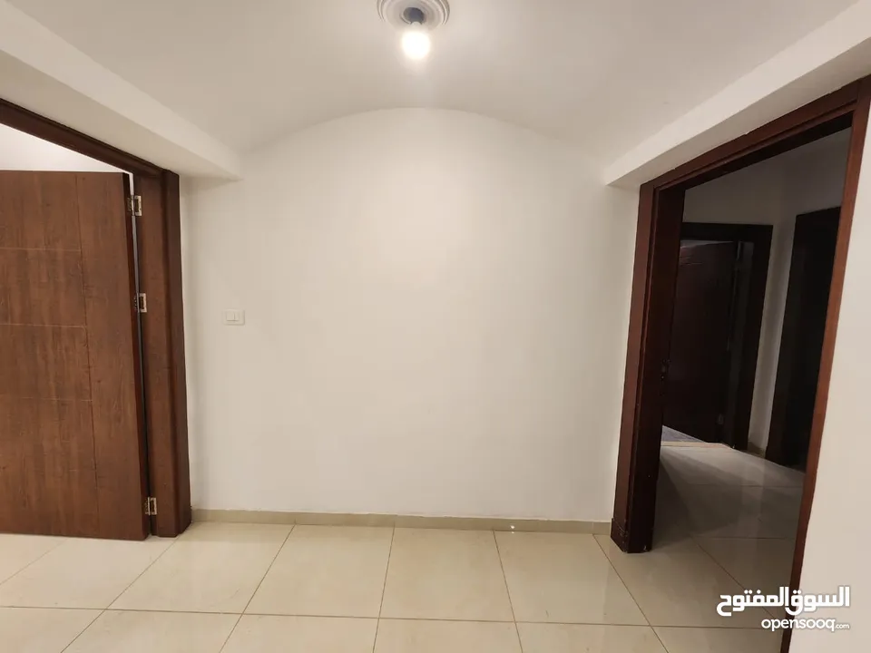 شقة طابقية للبيع أو للايجار - الرقم المرجعي 14373