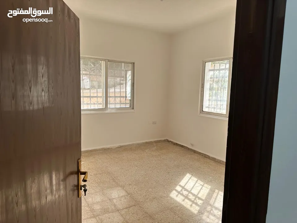 بيت مستقل مكون من طابق ارضى و تسوية للبيع على دونم أرض - الكرك / ابو حمور - بجانب مديرية الزراعة