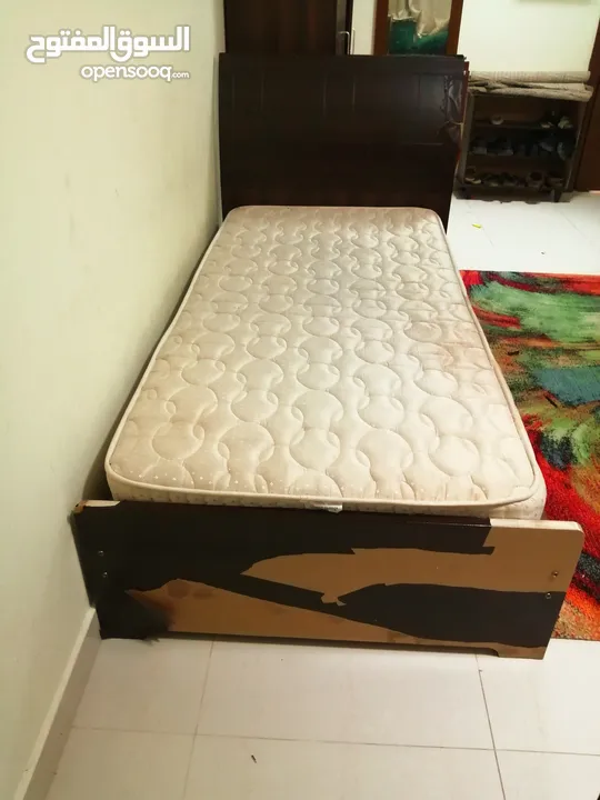 عدد 2 سرير خشب 190*90  Used beds 2 40 OR