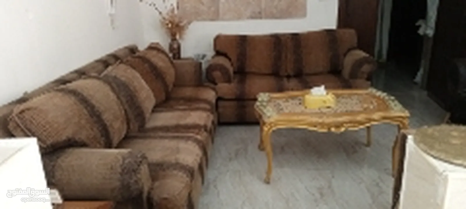 ثلاث اطقم كنب