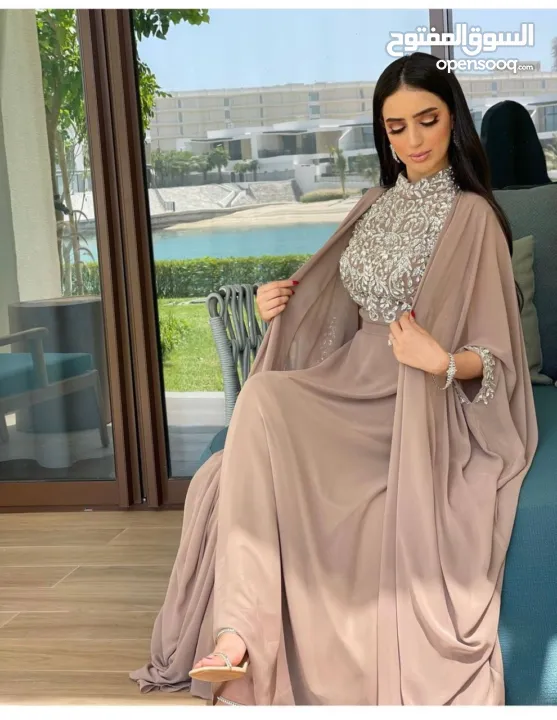 عباي قطعتين مرصعه بالكريستال الثقيل يوجد عدة مقاسات