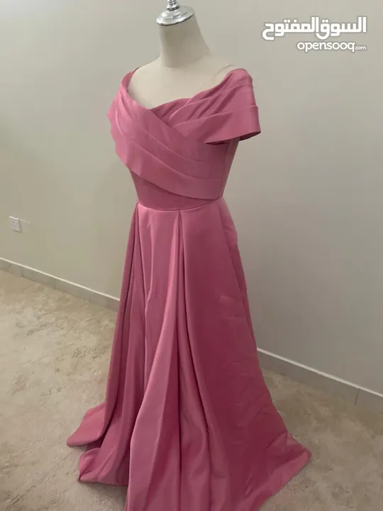 للبيع فستان مناسب للأعراس والخطوبات والمناسبات
