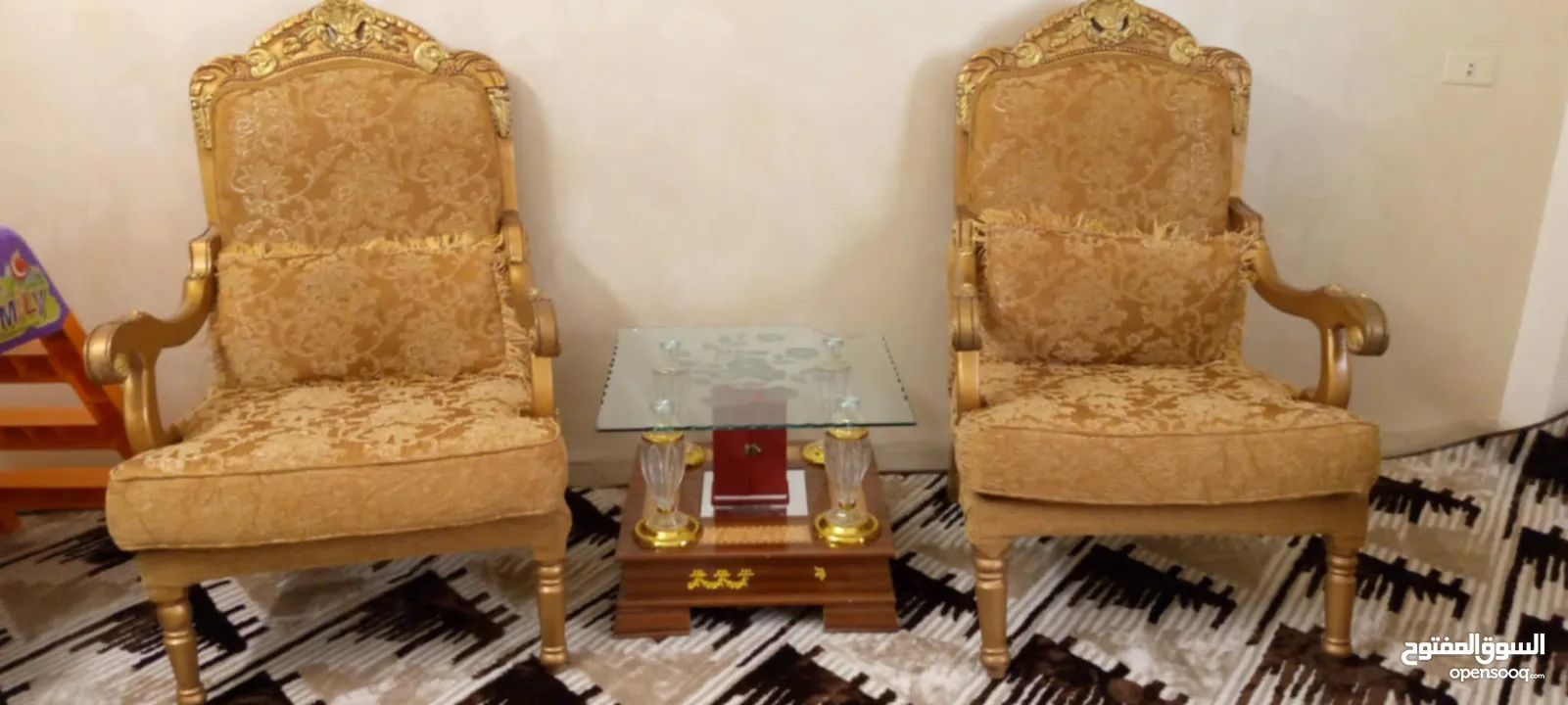 طقم كنب زان سبع مقاعد بحالة ممتازة