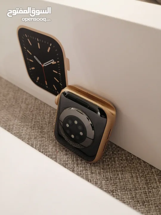 ساعة ابل (Apple Watch Series 6) بحالة ممتازة