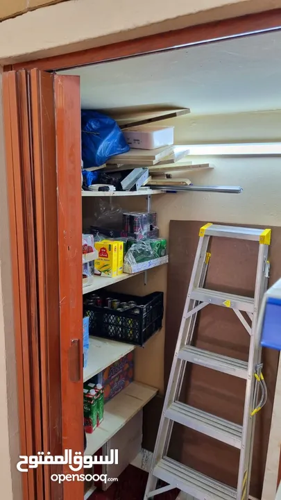 محل سوبر ماركت و عروض للبيع (خلو) في طبربور بابين مساحة 120متر 70 متر داخلي و 50 متر ساحة خارجية