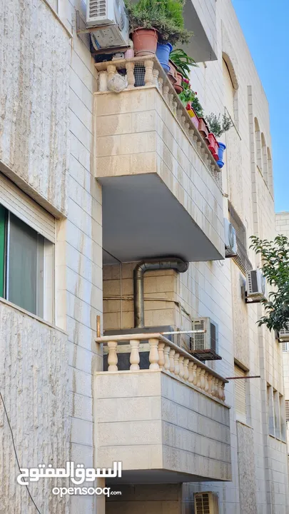 شقة للبيع بحالة ممتازة جداً مساحة كبيرة 4 غرف نوم ط1 في اجمل مناطق ضاحية الرشيد قرب شارع الجامعة