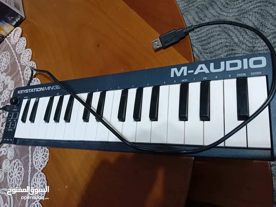 midi keyboard m audio keystationmini 32  32keys with connector  usb  شبه جديد ميدي كيبورد