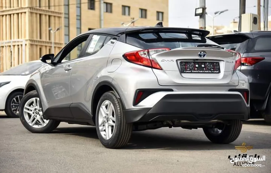 لون سلفر Toyota CHR موديل 2023 عداد زيرو للبيع