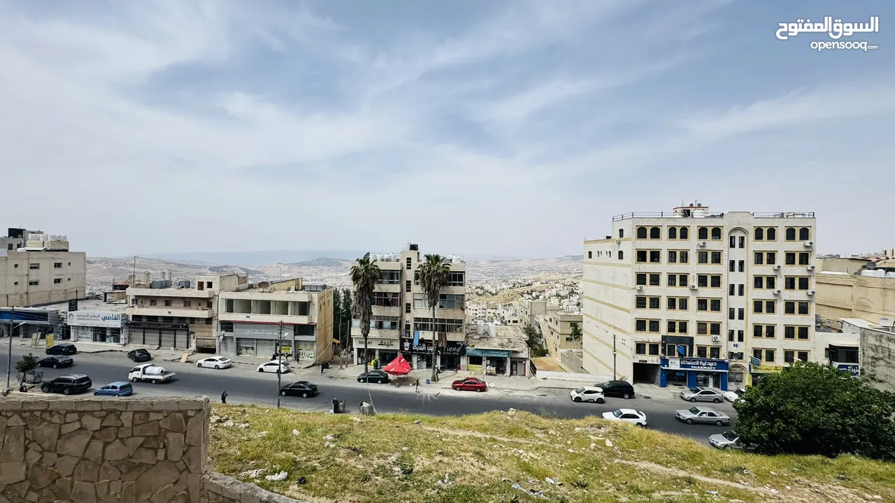 شقه شبه ارضيه مع ترس للبيع في صويلح خلف الجوازات