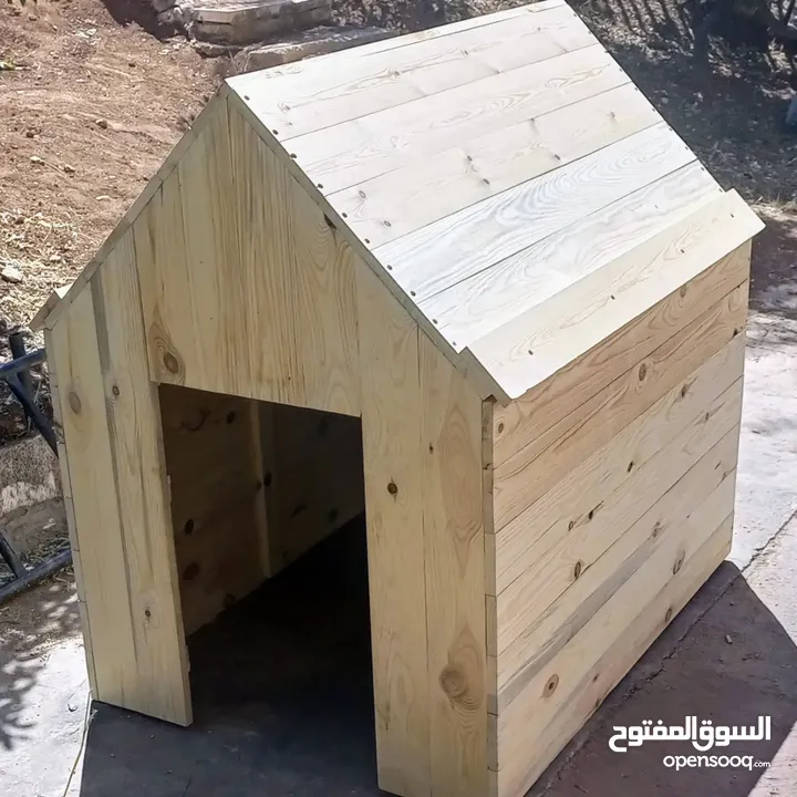 أكواخ خشبية وبيوت للحيوانات