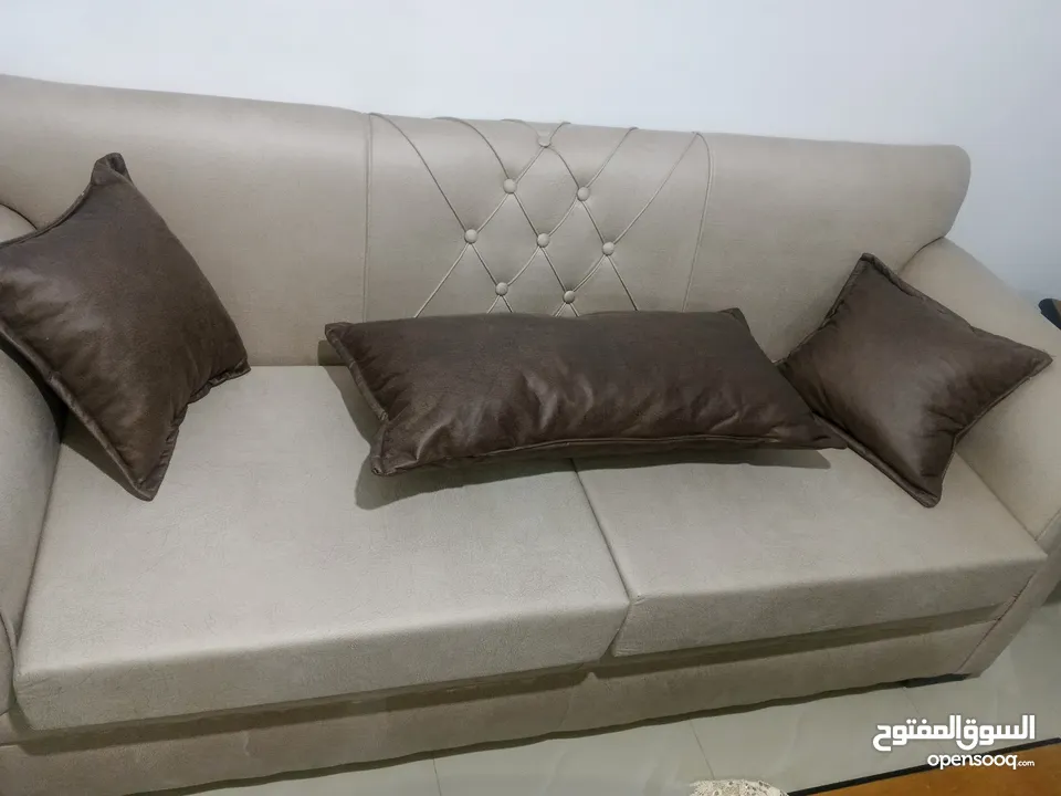 طقم كنب شبه جديد للبيع