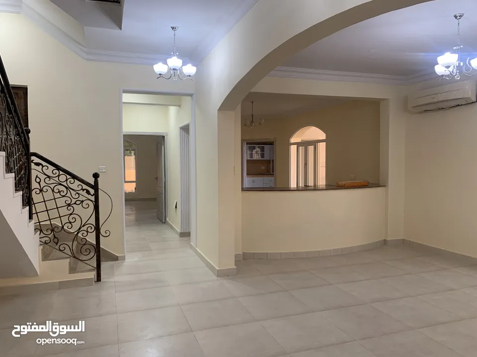 #REF889 4BR villa for rent in mawaleh