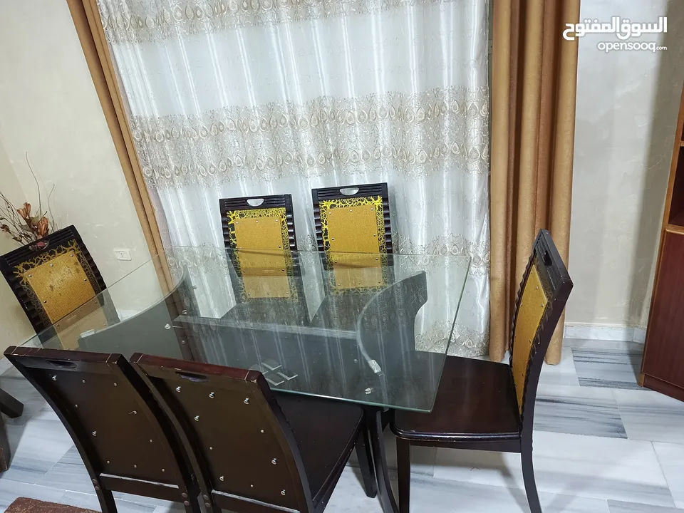 طاولة سفره للبيع بسعر مغري