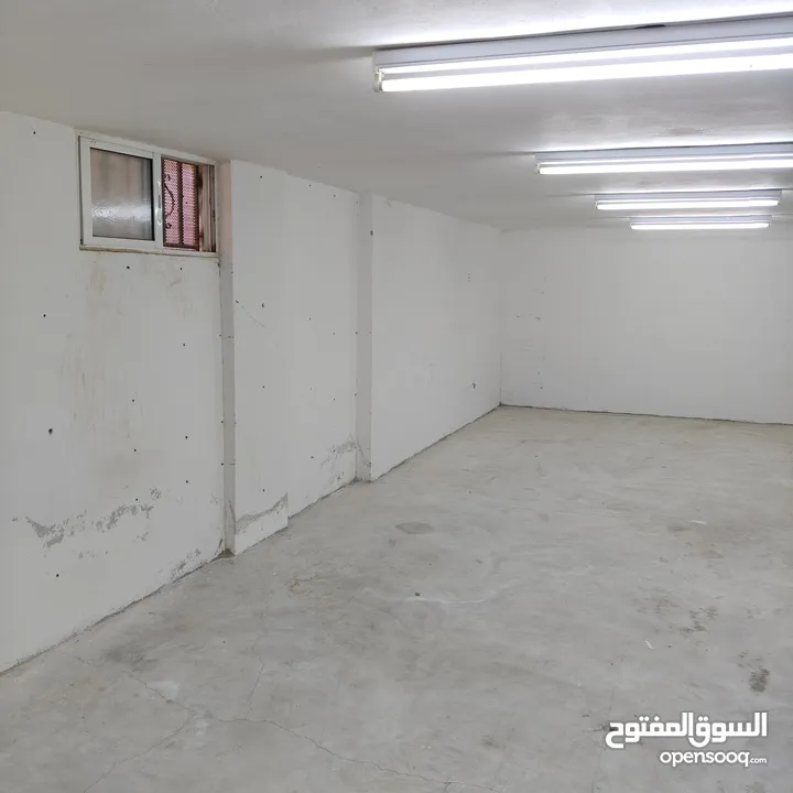 مستودع أرضي مساحة 39 بسعر خيالي