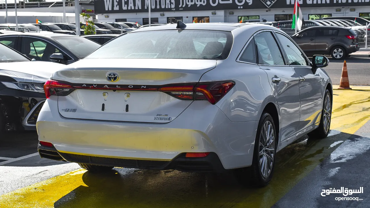 Toyota Avalon XLE 2.5L Hybrid