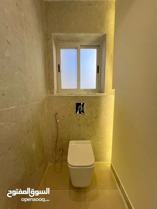 شقه طابق اول من فيلا فارغه للإيجار في دابوق - ref : 14625