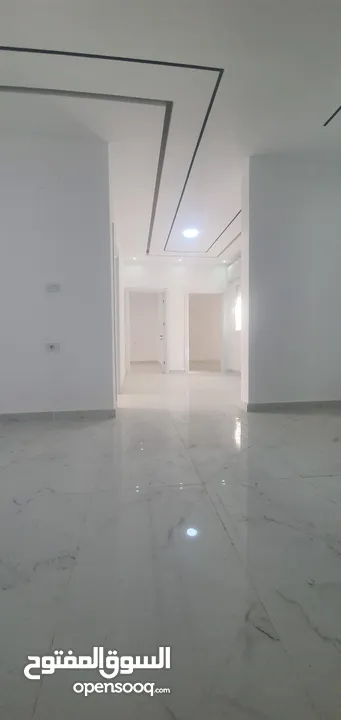 شقة جديدة للبيع حجم كبيرة في مدينة طرابلس منطقة السراج طريق كوبري الثلاجات بعد شارع البغدادي